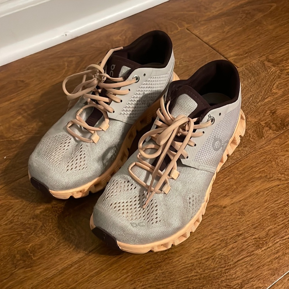 Stylish Women's Sneakers in Cream and Tan